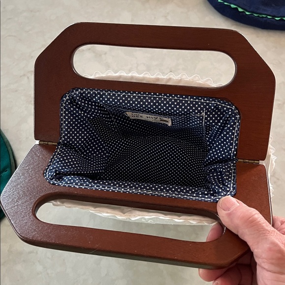 Vintage The Bee Hive by Baltimore Bermuda Bag w/ white eyelet & extra green wool - Picture 7 of 7